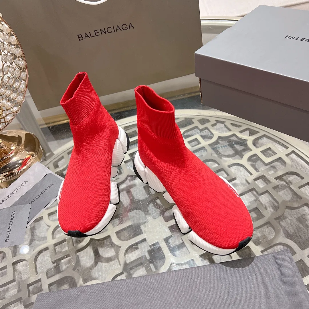 👟👟Ex-factory price 520👟👟 【Balencia**】The latest ✅SPEED2.0 multi-compression molded combination outsole from Paris* ✅ ⚠️Balencia’s top couple socks and shoes❗️ 🌟Original purchase and development! The top version on the market, with upgraded quality, every detail including packaging is compared to ZP! Newly upgraded TPU vacuum molded combination outsole! More comfortable and easy to wear! 3D knitted fabric is breathable and does not deform! The logo is the same as the original one, please distinguish it from the market currency! ⚠️Balenciaga’s latest packaging! 🔸Couple size SIZE: 35-42 (can be customized from 41)